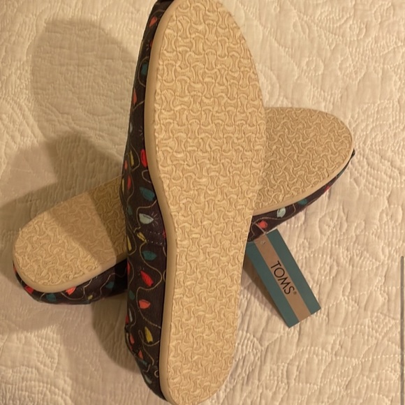 NWT Toms Forged Iron Tree Christmas Lights Print Belmont Shoe in size 9.5 - Picture 2 of 5